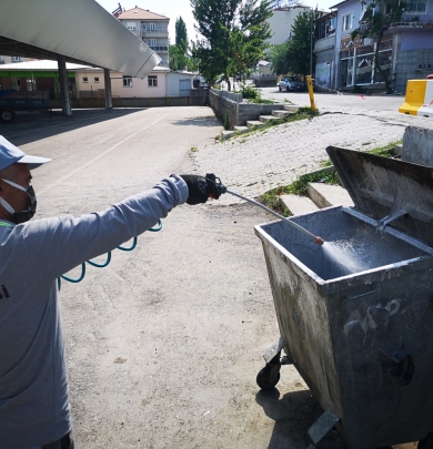 Çameli  Belediyemiz Temizlik İşleri Müdürlüğü ekipleri, Kurban Bayramı sonrası çöp konteynerlerinde kapsamlı bir çalışma başlattı.